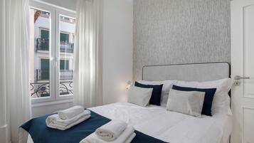 3 slaapkamers, een strijkplank/strijkijzer, gratis wifi, beddengoed