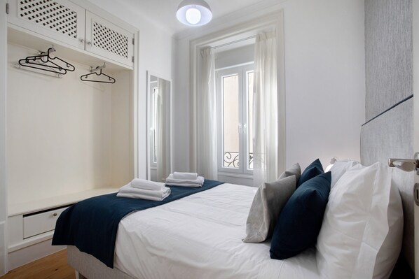 3 bedrooms, iron/ironing board, free WiFi, bed sheets - Apartment "Casa Ribeiro - Escandinavo" with Balcony & Wi-Fi (Nazaré)