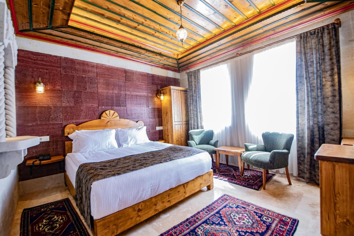Deluxe Room, 1 Bedroom | 1 bedroom, minibar, soundproofing, free WiFi