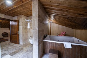 Ducha, artículos de tocador gratuitos, secador de pelo, pantuflas