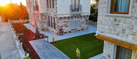 المنشأة من الخارج