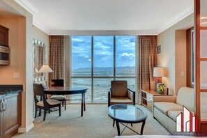 TV, offices - MGM Signature-26-618 Jacuzzi Studio (Las Vegas)