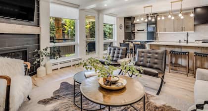 Renovated Aspen 2BR, Walk to Gondola!