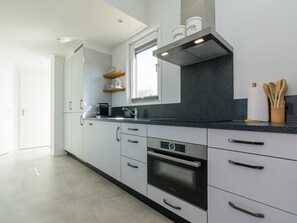 Réfrigérateur, micro-ondes, plaque de cuisson, lave-vaisselle