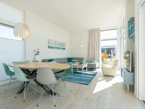 Dining - Fan of Ibiza "style"? Then we can assure you that you will feel at home here! Via the shell path and (Burgh-Haamstede)