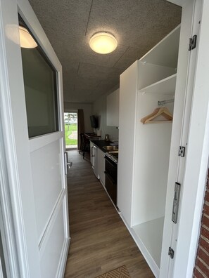 Desk, laptop workspace, free WiFi, bed sheets - Go Sleep Bredehus (Bredsten)