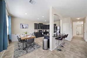 Fridge, microwave, oven, stovetop - Near IAH Houston Home | Yard BBQ Games Wi-Fi Pets (Houston)