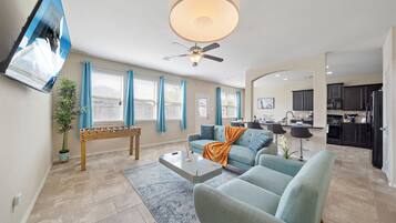 TV connectée, baby-foot, espaces bureaux