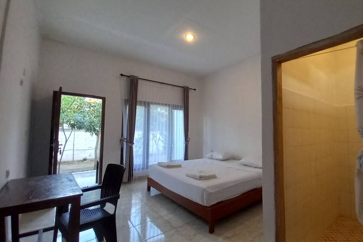 Quarto casal superior | Roupas de cama premium, escrivaninha, Wi-Fi de cortesia, roupa de cama