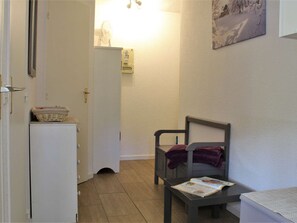 Interior - Cozy Studio for 4 with Balcony, Ski Storage, and Free Parking at Risoul 1850 (Risoul)