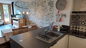 Kaffetrakter/tekoker, kjøleskap, mikrobølgeovn og ovn