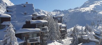 Spacious apartment for 6 in old Avoriaz, fireplace and ski locker