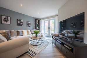 City Apartment | Living area