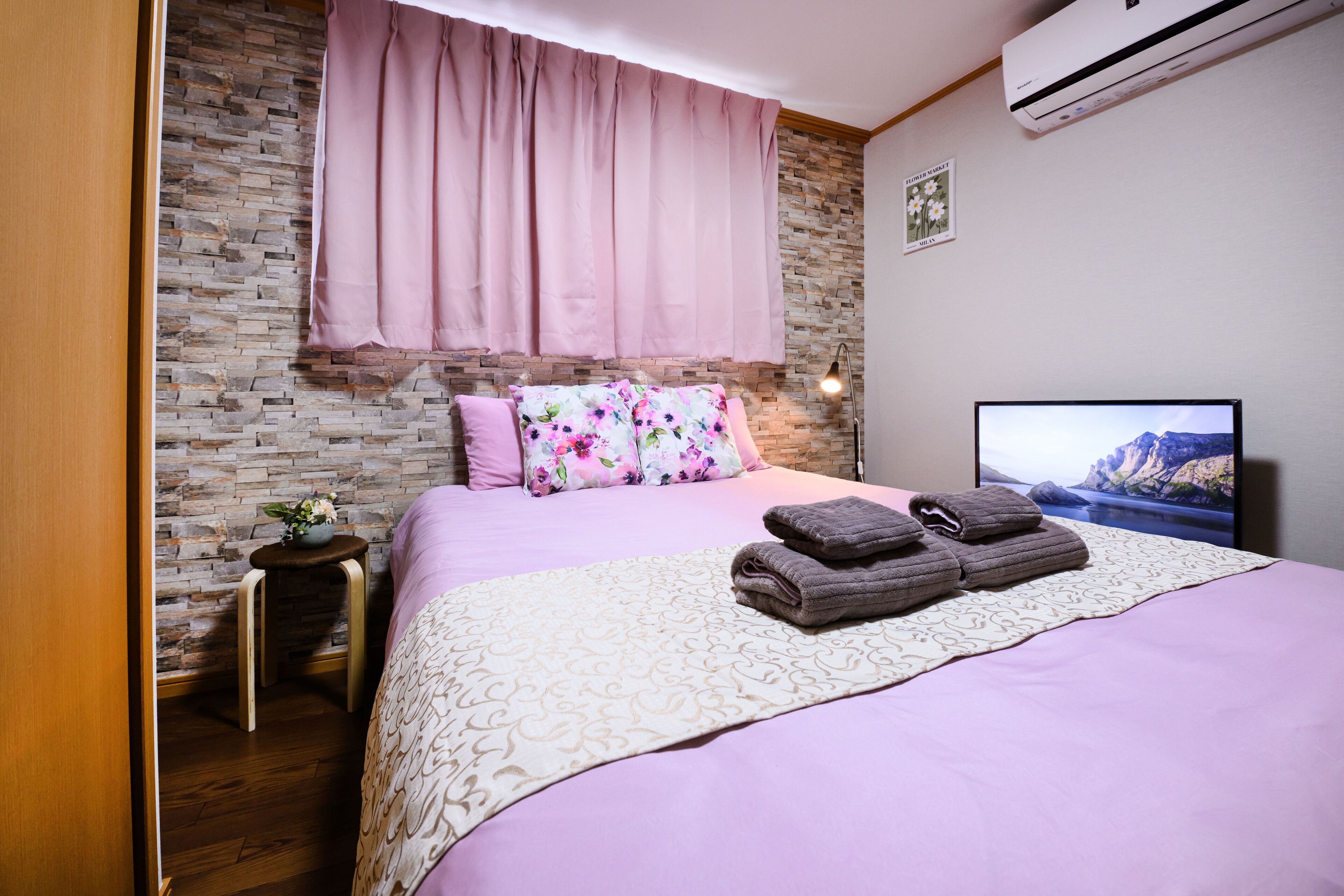 2 bedrooms, iron/ironing board, free WiFi, bed sheets