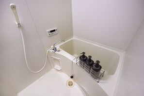 Haartrockner, Handtücher, Seife, Shampoo