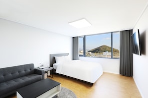 Suite Royal (Infinity Pool inluded) | Ropa de cama hipoalergénica, cortinas blackout y insonorización 