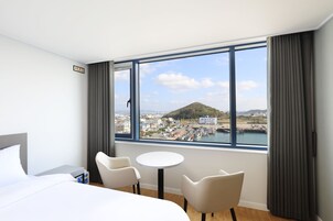 Ropa de cama hipoalergénica y cortinas blackout 