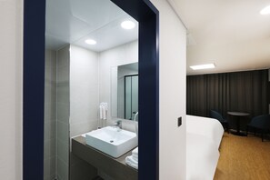 Shower, free toiletries, hair dryer, slippers - Mokpo Ocean Hotel (Mokpo)