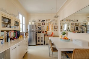 Fridge, microwave, oven, stovetop - Sunflower Soul, by Veeve (Paris)