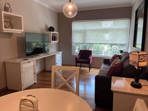 Televisión y oficina 