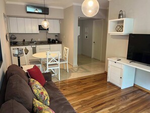 Televisión y oficina 