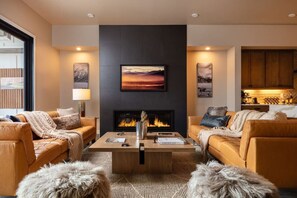 Smart TV, fireplace, stereo