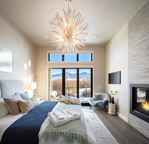 4 soveværelser, skrivebord, strygejern/strygebræt, weekendseng