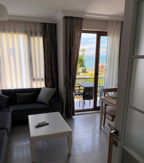 Apartment, Balcony, Sea View | Living room | 32-inch LCD TV with satellite channels