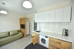 Apartment, Multiple Beds, Courtyard View | Living room | 32-inch LCD TV with satellite channels