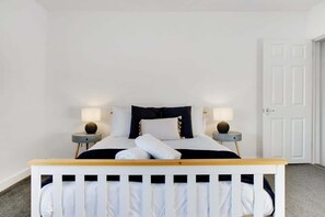 2 quartos, acesso à internet, roupa de cama