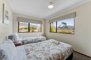 4 bedrooms, iron/ironing board, free WiFi, bed sheets