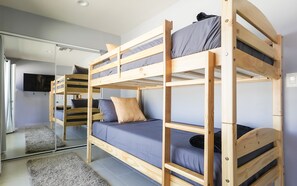 2 quartos, ferros/tábuas de passar roupa, Wi-Fi, roupa de cama