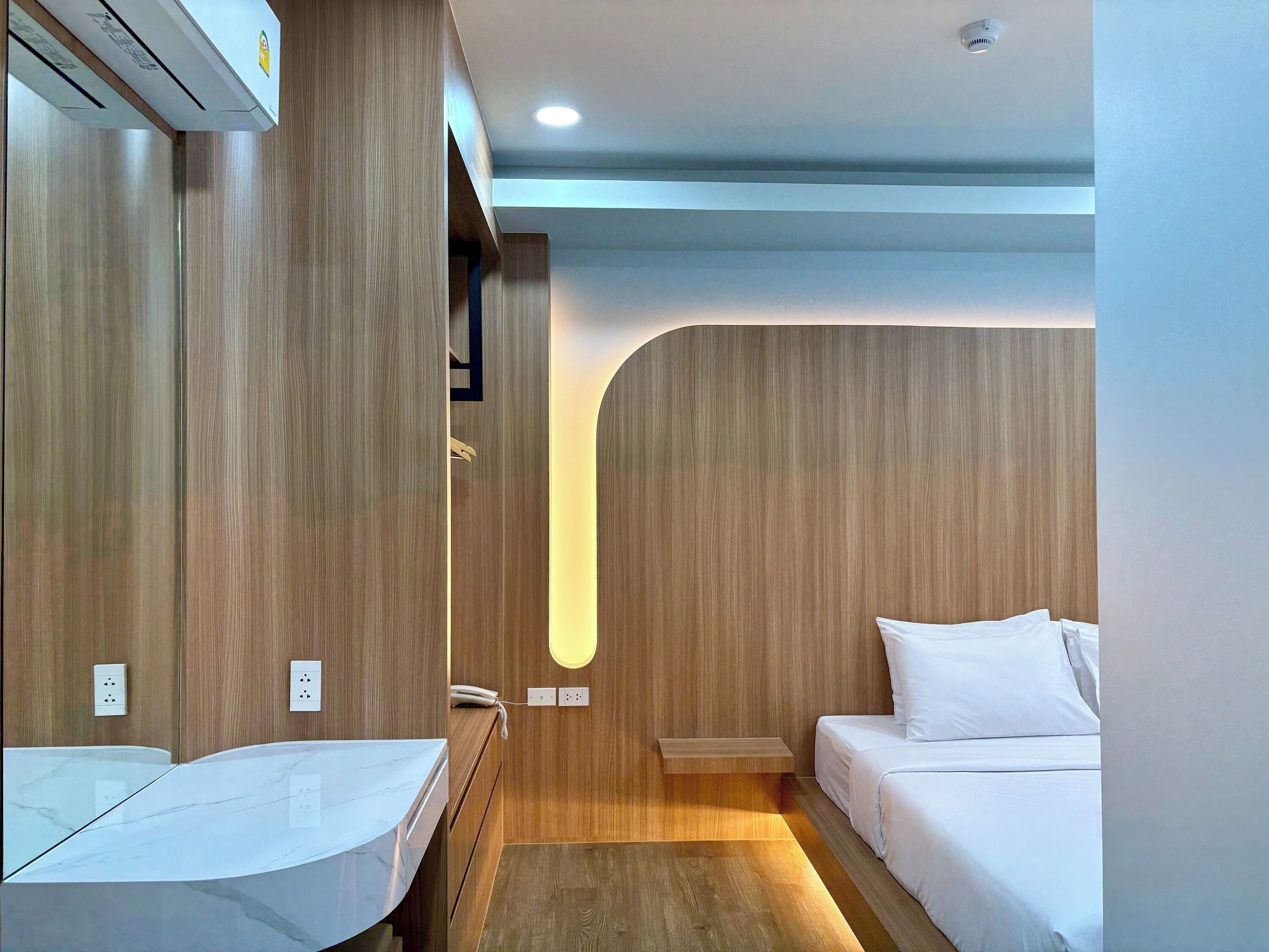 Deluxe Double Room | Desk, blackout drapes, free WiFi, bed sheets