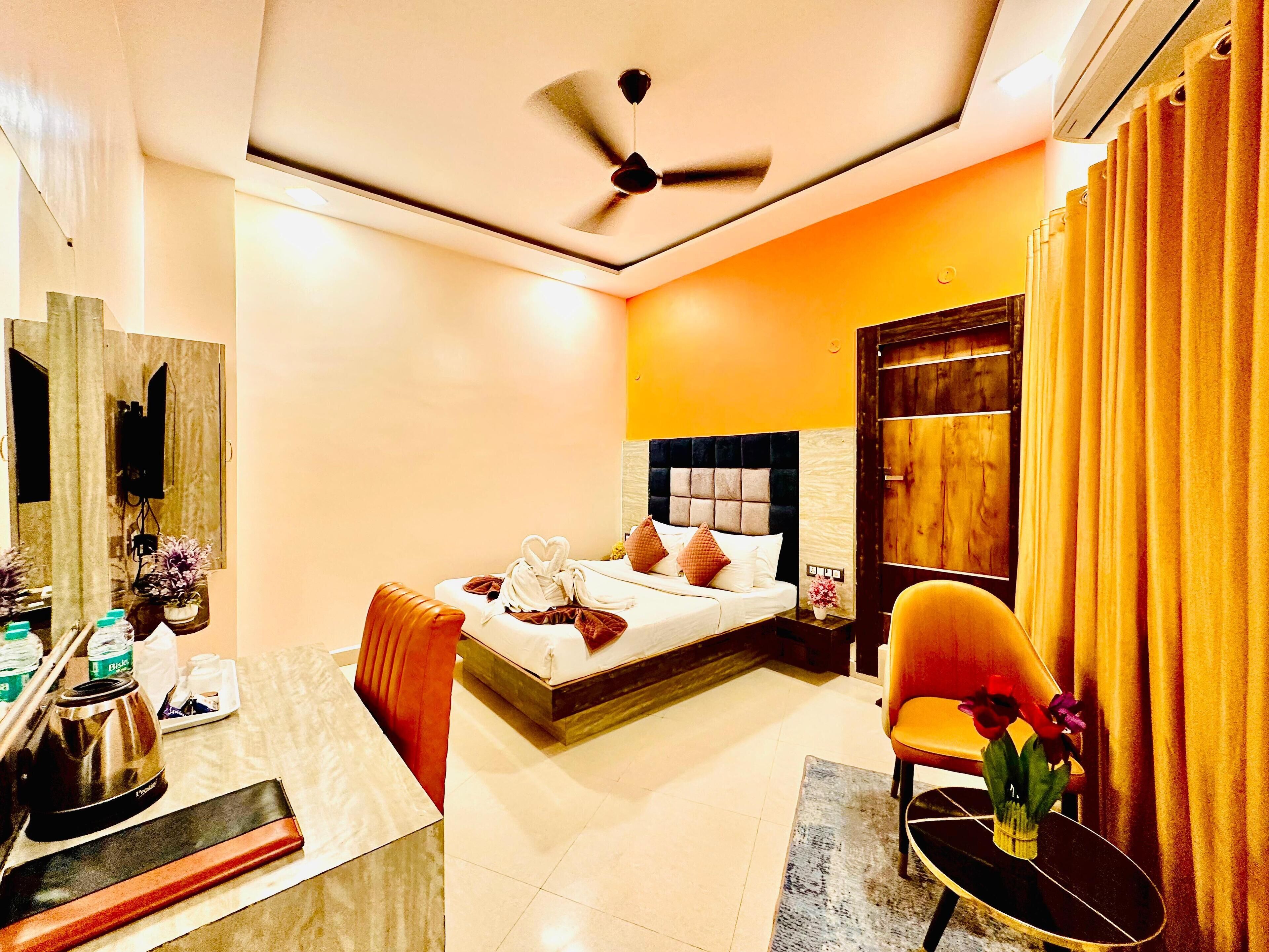 Egyptian cotton sheets, premium bedding, pillow-top beds, minibar