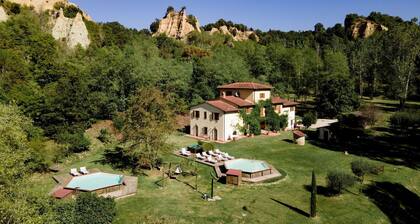 Maison de Campagne à Montanino avec 8 chambres à coucher, 16 couchages
