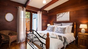 4 bedrooms, travel cot, WiFi, bed sheets