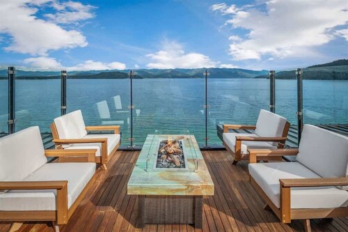 Exclusive Seasons 8 Waterfront, Beach, Rooftop Bar