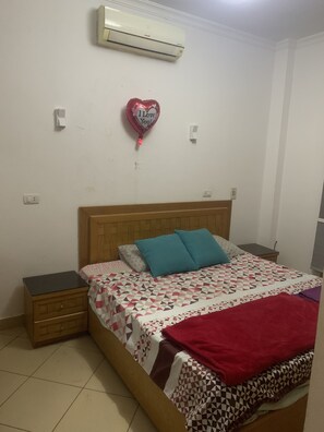 2 bedrooms, iron/ironing board, bed sheets