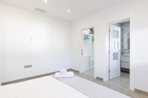 5 Schlafzimmer, Bügeleisen/Bügelbrett, WLAN, Bettwäsche