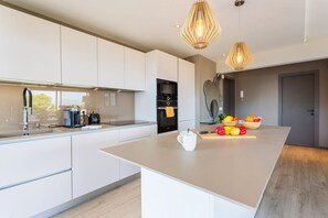 Køleskab, mikrobølgeovn, ovn, opvaskemaskine