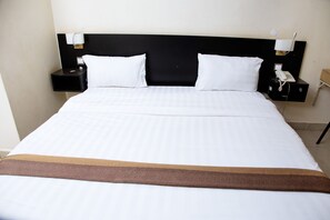1 bedroom, iron/ironing board, WiFi, bed sheets - UBUNTU PALANCE HOTEL BY RUNATI (Kampala)