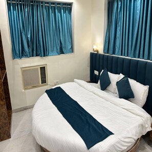 Superior Room - Bindra Elite  (Mumbai)