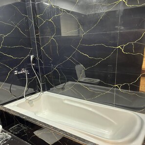 Habitación superior | Baño | Ducha y cabezal de ducha tipo lluvia