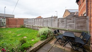 Unclassified image, 4 of 12, button - Summer Close by Tŷ SA (Bristol)