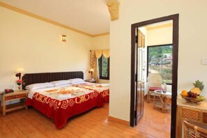 Escritorio, sistema de insonorización, wifi gratis y ropa de cama 