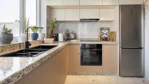 Apartment | Dapur peribadi | Pembancuh kopi espreso, peti sejuk, ketuhar, cerek elektrik 