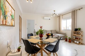 Apartment | Living area | 42-inch Smart TV with digital channels - Chic Apart Spacieuse & Lumineuse (Tangier)
