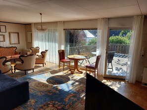 Smart TV, books - Ferienwohnung Haus-elsa-bochum, 2-4 Pers +5.pers im EZ , gr. Terrasse (Bochum)