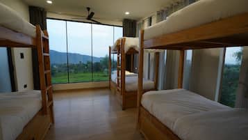 Dormitorio compartido, dormitorio mixto | 1 habitación, ropa de cama de alta calidad y camas con efecto memoria