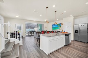 하우스 (5 Bedrooms) | 전용 주방 | 전자레인지, 오븐, 쿡탑, 식기 세척기